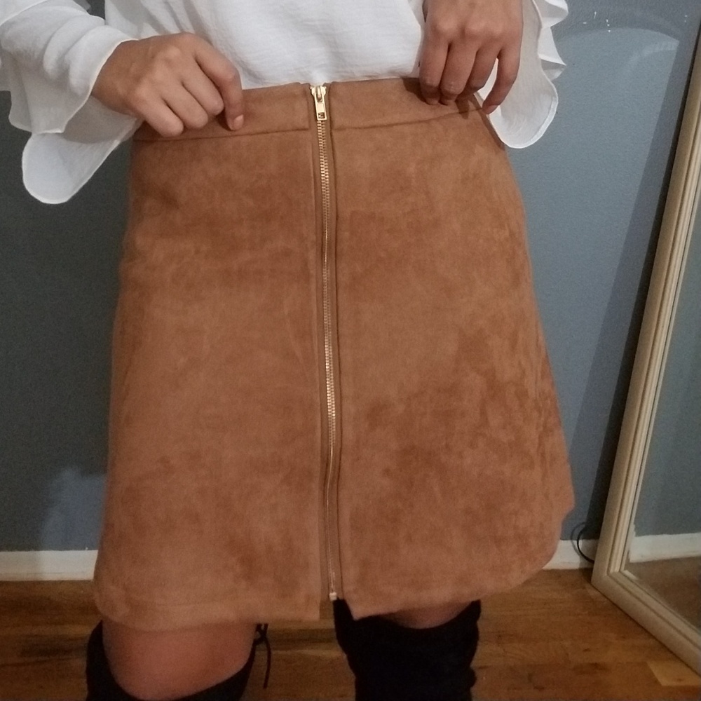 TAN ZIPPERED FAUX SUEDE SHIRT - Picture 5 of 6
